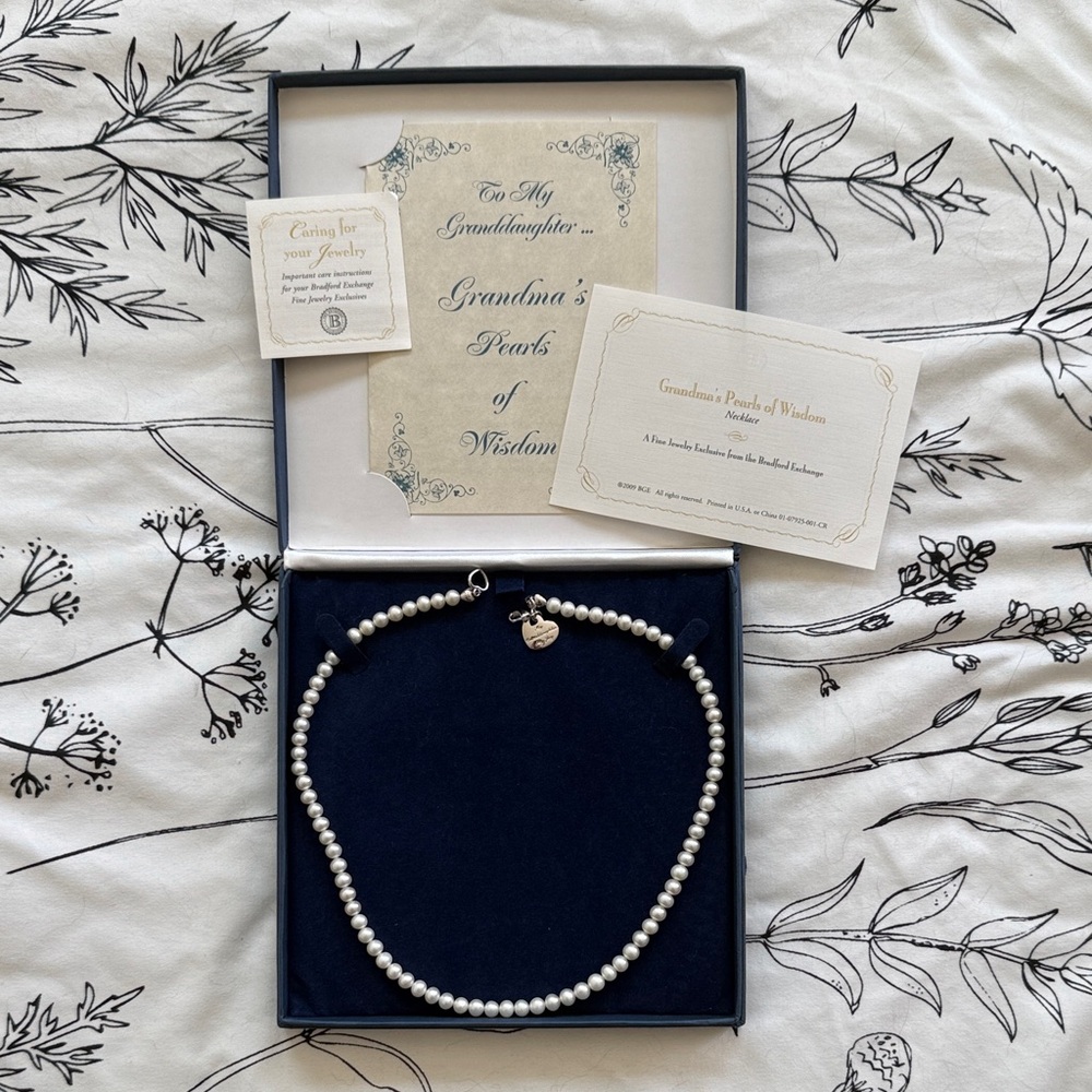 (Never worn or taken out of box) Bradford Exchange Grandma’s Pearls of Wisdom